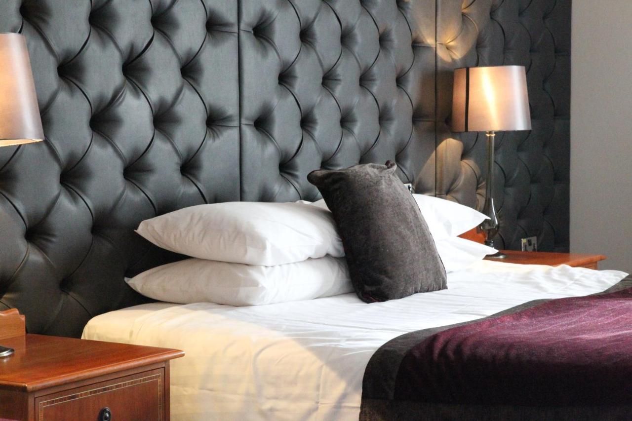 The Moat House Hotell Stafford Exteriör bild